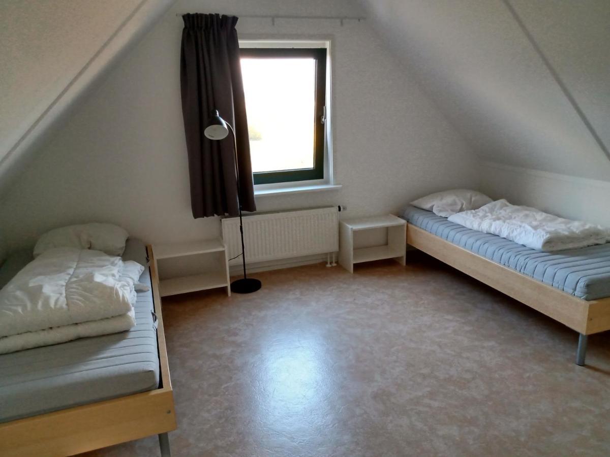 Wellnesshuis Met Hottub, Ligbad En Grote Tuin Villa Tzummarum Bagian luar foto
