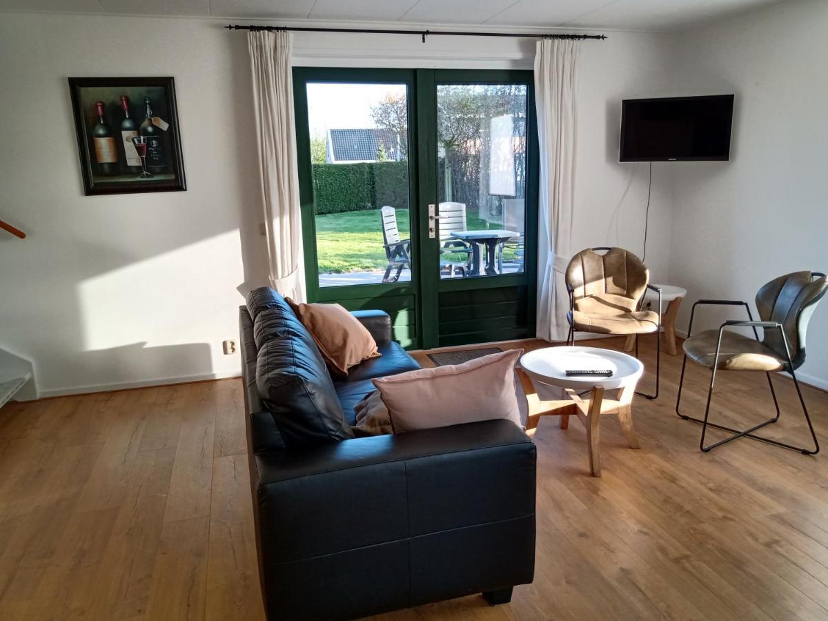 Wellnesshuis Met Hottub, Ligbad En Grote Tuin Villa Tzummarum Bagian luar foto