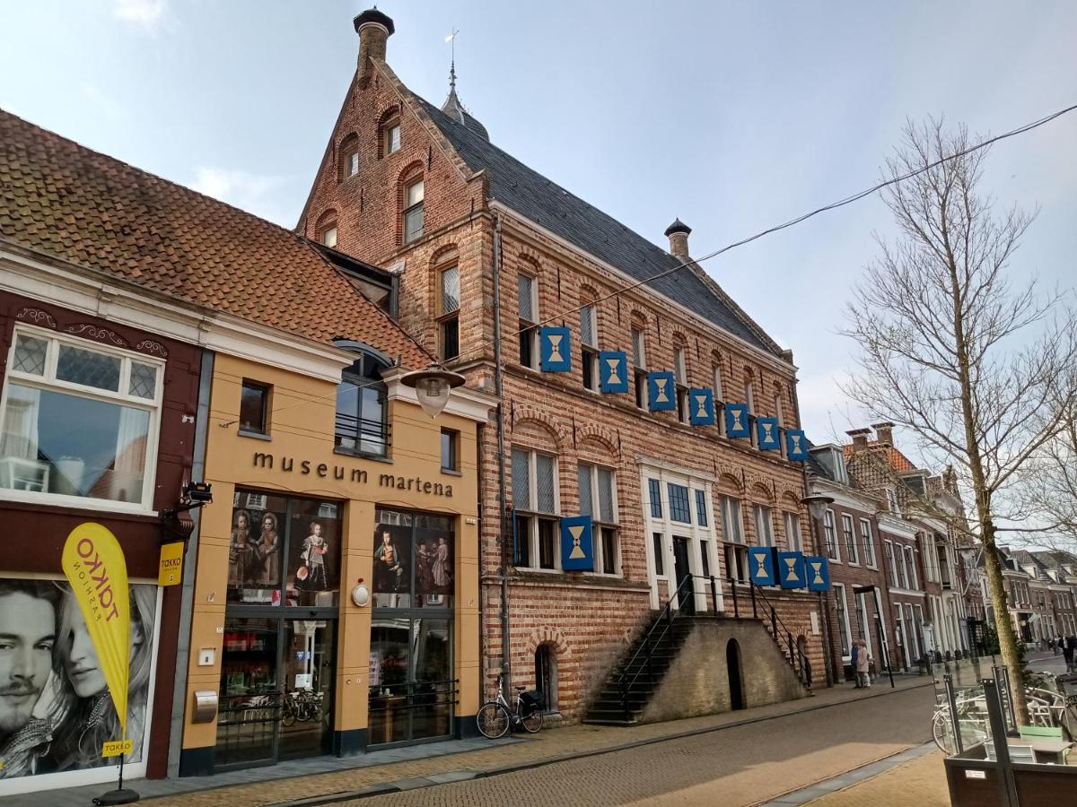 Wellnesshuis Met Hottub, Ligbad En Grote Tuin Villa Tzummarum Bagian luar foto